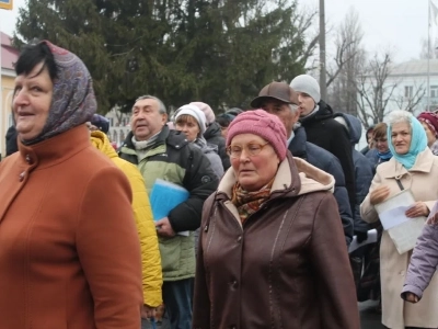 Пресвятая Богородице, моли Бога о нас ! В день празднования иконе Божией Матери «Казанская» по улицам города Новозыбкова прошел Крестный ход и совершена сугубая молитва о народном единстве