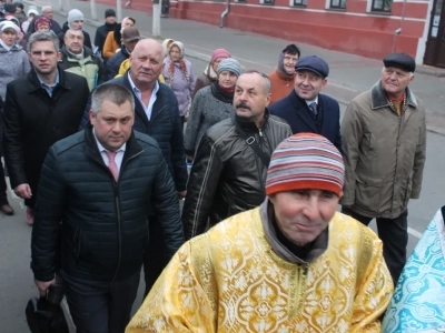 Пресвятая Богородице, моли Бога о нас ! В день празднования иконе Божией Матери «Казанская» по улицам города Новозыбкова прошел Крестный ход и совершена сугубая молитва о народном единстве