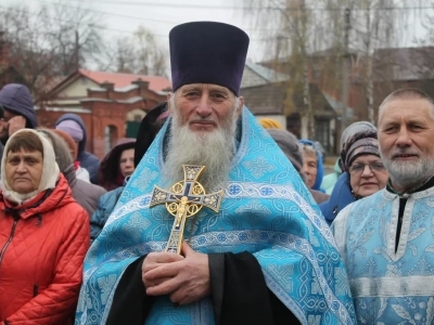 Пресвятая Богородице, моли Бога о нас ! В день празднования иконе Божией Матери «Казанская» по улицам города Новозыбкова прошел Крестный ход и совершена сугубая молитва о народном единстве