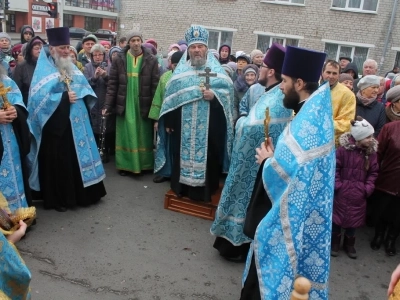 Пресвятая Богородице, моли Бога о нас ! В день празднования иконе Божией Матери «Казанская» по улицам города Новозыбкова прошел Крестный ход и совершена сугубая молитва о народном единстве