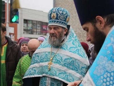 Пресвятая Богородице, моли Бога о нас ! В день празднования иконе Божией Матери «Казанская» по улицам города Новозыбкова прошел Крестный ход и совершена сугубая молитва о народном единстве