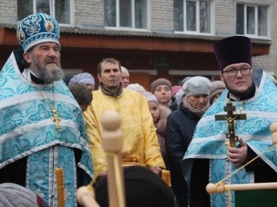 Пресвятая Богородице, моли Бога о нас ! В день празднования иконе Божией Матери «Казанская» по улицам города Новозыбкова прошел Крестный ход и совершена сугубая молитва о народном единстве