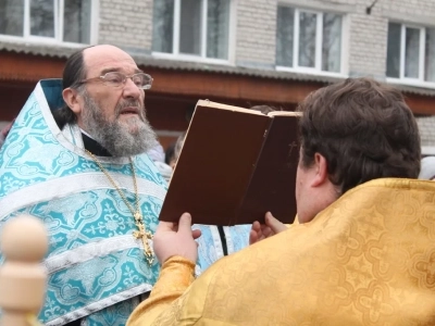 Пресвятая Богородице, моли Бога о нас ! В день празднования иконе Божией Матери «Казанская» по улицам города Новозыбкова прошел Крестный ход и совершена сугубая молитва о народном единстве