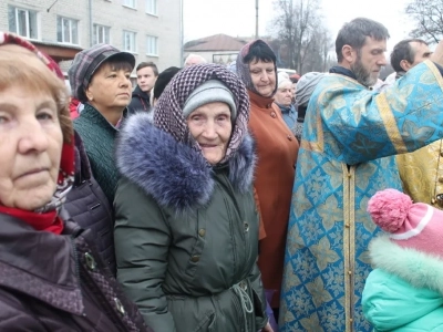 Пресвятая Богородице, моли Бога о нас ! В день празднования иконе Божией Матери «Казанская» по улицам города Новозыбкова прошел Крестный ход и совершена сугубая молитва о народном единстве