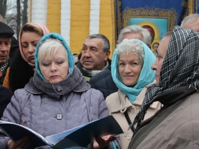 Пресвятая Богородице, моли Бога о нас ! В день празднования иконе Божией Матери «Казанская» по улицам города Новозыбкова прошел Крестный ход и совершена сугубая молитва о народном единстве