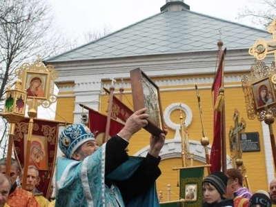 Пресвятая Богородице, моли Бога о нас ! В день празднования иконе Божией Матери «Казанская» по улицам города Новозыбкова прошел Крестный ход и совершена сугубая молитва о народном единстве