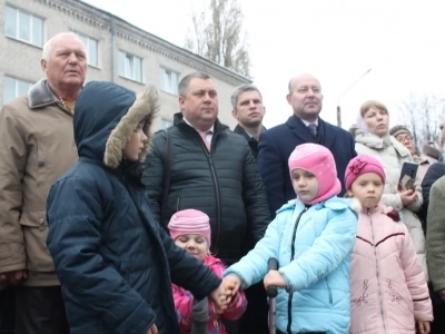 Пресвятая Богородице, моли Бога о нас ! В день празднования иконе Божией Матери «Казанская» по улицам города Новозыбкова прошел Крестный ход и совершена сугубая молитва о народном единстве