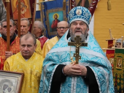 Пресвятая Богородице, моли Бога о нас ! В день празднования иконе Божией Матери «Казанская» по улицам города Новозыбкова прошел Крестный ход и совершена сугубая молитва о народном единстве