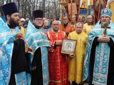 Пресвятая Богородице, моли Бога о нас ! В день празднования иконе Божией Матери «Казанская» по улицам города Новозыбкова прошел Крестный ход и совершена сугубая молитва о народном единстве