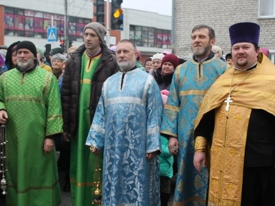 Пресвятая Богородице, моли Бога о нас ! В день празднования иконе Божией Матери «Казанская» по улицам города Новозыбкова прошел Крестный ход и совершена сугубая молитва о народном единстве