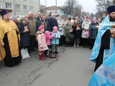 Пресвятая Богородице, моли Бога о нас ! В день празднования иконе Божией Матери «Казанская» по улицам города Новозыбкова прошел Крестный ход и совершена сугубая молитва о народном единстве