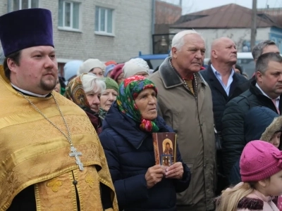 Пресвятая Богородице, моли Бога о нас ! В день празднования иконе Божией Матери «Казанская» по улицам города Новозыбкова прошел Крестный ход и совершена сугубая молитва о народном единстве