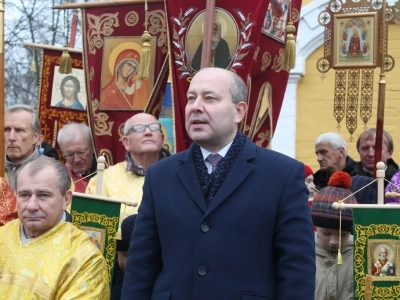 Пресвятая Богородице, моли Бога о нас ! В день празднования иконе Божией Матери «Казанская» по улицам города Новозыбкова прошел Крестный ход и совершена сугубая молитва о народном единстве