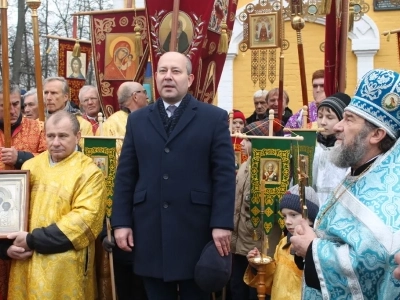 Пресвятая Богородице, моли Бога о нас ! В день празднования иконе Божией Матери «Казанская» по улицам города Новозыбкова прошел Крестный ход и совершена сугубая молитва о народном единстве