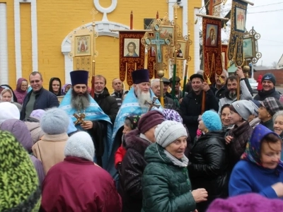 Пресвятая Богородице, моли Бога о нас ! В день празднования иконе Божией Матери «Казанская» по улицам города Новозыбкова прошел Крестный ход и совершена сугубая молитва о народном единстве