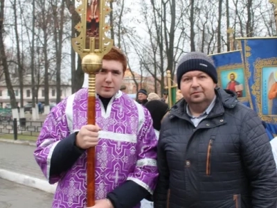 Пресвятая Богородице, моли Бога о нас ! В день празднования иконе Божией Матери «Казанская» по улицам города Новозыбкова прошел Крестный ход и совершена сугубая молитва о народном единстве