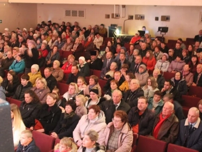 Пресвятая Богородице, моли Бога о нас ! В день празднования иконе Божией Матери «Казанская» по улицам города Новозыбкова прошел Крестный ход и совершена сугубая молитва о народном единстве