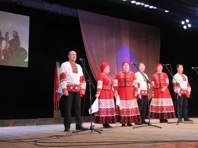 Пресвятая Богородице, моли Бога о нас ! В день празднования иконе Божией Матери «Казанская» по улицам города Новозыбкова прошел Крестный ход и совершена сугубая молитва о народном единстве