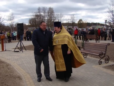 «Добрый Ангел Мира» вновь парит над Новозыбковом: Священнослужители Новозыбковского благочиния приняли участие в открытии благоукрашенной скульптуры