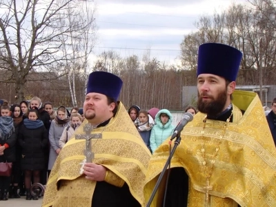 «Добрый Ангел Мира» вновь парит над Новозыбковом: Священнослужители Новозыбковского благочиния приняли участие в открытии благоукрашенной скульптуры