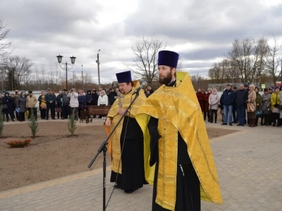 «Добрый Ангел Мира» вновь парит над Новозыбковом: Священнослужители Новозыбковского благочиния приняли участие в открытии благоукрашенной скульптуры