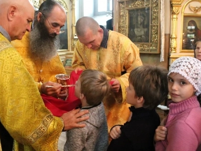 Социальное служение в Новозыбковском благочинии: День пожилых людей в Новозыбковском благочинии. Жильцы Дома-интерната для пожилых людей посетили храм и причастились Святых Христовых Таин