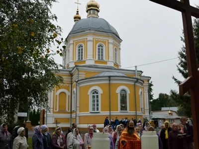 Воспоминание чуда Архистратига Михаила, бывшего в Хонех (Колоссах) (IV). Престольный праздник Соборного храма Новозыбковского благочиния Клинцовской Епархии возглавил Правящий Архиерей – Епископ Клинцовский и Трубчевский Владимир