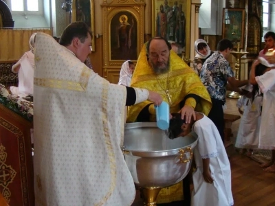 Елицы во Христа крестистеся, во Христа облекостеся. (Гал. 3:27) Аллилуия. Восхваляйте Господа ! Миссионерское служение в Новозыбковском благочинии: Крещение младенцев и отроков из многодетных и малообеспеченных семей