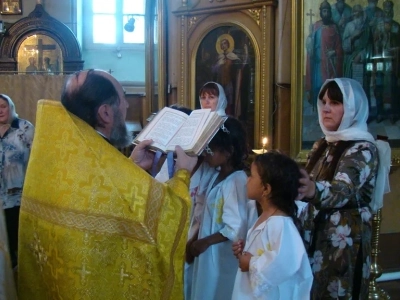 Елицы во Христа крестистеся, во Христа облекостеся. (Гал. 3:27) Аллилуия. Восхваляйте Господа ! Миссионерское служение в Новозыбковском благочинии: Крещение младенцев и отроков из многодетных и малообеспеченных семей