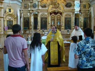 Елицы во Христа крестистеся, во Христа облекостеся. (Гал. 3:27) Аллилуия. Восхваляйте Господа ! Миссионерское служение в Новозыбковском благочинии: Крещение младенцев и отроков из многодетных и малообеспеченных семей