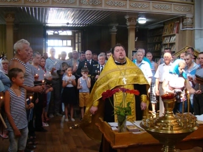 В День памяти святого равноапостольного великого князя Владимира в Новозыбковском благочинии молитвенно почтили 1031-летие Крещения Руси, а также почтили память, погибших за Веру и Отечество, воинов служивших в войсках Военно-морского флота