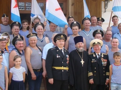 В День памяти святого равноапостольного великого князя Владимира в Новозыбковском благочинии молитвенно почтили 1031-летие Крещения Руси, а также почтили память, погибших за Веру и Отечество, воинов служивших в войсках Военно-морского флота