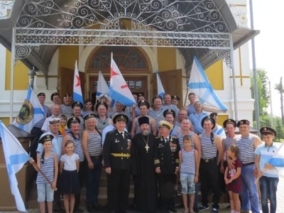 В День памяти святого равноапостольного великого князя Владимира в Новозыбковском благочинии молитвенно почтили 1031-летие Крещения Руси, а также почтили память, погибших за Веру и Отечество, воинов служивших в войсках Военно-морского флота