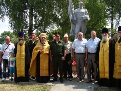 День памяти и скорби – День начала Великой Отечественной войны (1941 г.) в Новозыбковском благочинии ознаменован молитвой об упокоении душ воинов-освободителей