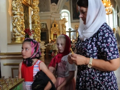 «Не запрещайте детям приходить ко Мне, ибо таковых есть Царствие Божие» (Мк. 10: 14). Воспитанники летнего школьного лагеря Гимназии города Новозыбкова посетили храм. Часть II