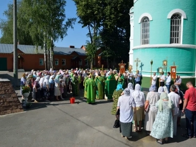 Архиерейское богослужение в Троицком храме города Новозыбков