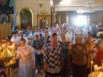 В день памяти святого праведного Иоанна Кармянского, в Новозыбковском благочинии Клинцовской Епархии совершено соборное богослужение и поклонение святыням – частицам мощей святой блаженной Матроны Московской и святителя Спиридона Тримифунского