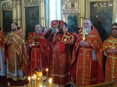 В день памяти святого праведного Иоанна Кармянского, в Новозыбковском благочинии Клинцовской Епархии совершено соборное богослужение и поклонение святыням – частицам мощей святой блаженной Матроны Московской и святителя Спиридона Тримифунского