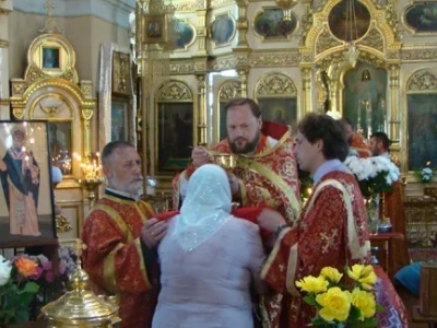 В день памяти святого праведного Иоанна Кармянского, в Новозыбковском благочинии Клинцовской Епархии совершено соборное богослужение и поклонение святыням – частицам мощей святой блаженной Матроны Московской и святителя Спиридона Тримифунского