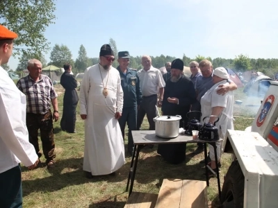 «За живое общение!»: III Форум православной молодежи Клинцовской Епархии состоялся на берегу реки Ипуть близ села Новые Бобовичи Новозыбковского благочиния