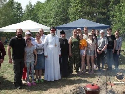 «За живое общение!»: III Форум православной молодежи Клинцовской Епархии состоялся на берегу реки Ипуть близ села Новые Бобовичи Новозыбковского благочиния