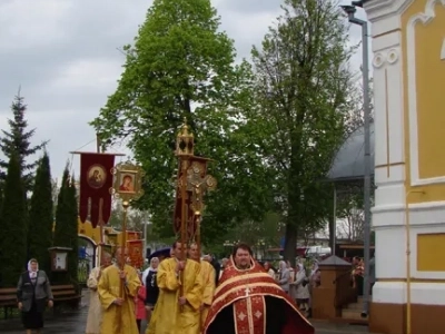 Воспитанники Воскресной школы храма в честь Чуда Архистратига Михаила в Хонех города Новозыбкова поздравили прихожан с праздником Светлого Христова Воскресения