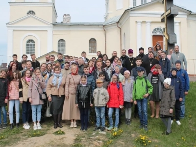 Съезд православной молодежи Клинцовской епархии на Светлой Седмице. Во встрече приняли участие и активисты молодежных православных объединений приходов Новозыбковского благочиния