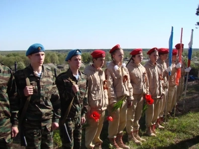 Вечная память воинам, жизнь свою за Веру и Отечество положившим ! В преддверии 74-й годовщины со Дня победы в Великой Отечественной Войне, в селе Старые Бобовичи молитвенно почтили память воинов-освободителей, погребенных на кладбище села