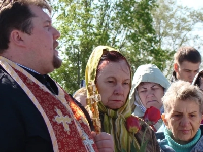 Вечная память воинам, жизнь свою за Веру и Отечество положившим ! В преддверии 74-й годовщины со Дня победы в Великой Отечественной Войне, в селе Старые Бобовичи молитвенно почтили память воинов-освободителей, погребенных на кладбище села