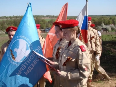 Вечная память воинам, жизнь свою за Веру и Отечество положившим ! В преддверии 74-й годовщины со Дня победы в Великой Отечественной Войне, в селе Старые Бобовичи молитвенно почтили память воинов-освободителей, погребенных на кладбище села