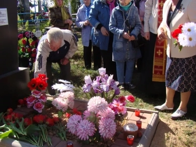 Вечная память воинам, жизнь свою за Веру и Отечество положившим ! В преддверии 74-й годовщины со Дня победы в Великой Отечественной Войне, в селе Старые Бобовичи молитвенно почтили память воинов-освободителей, погребенных на кладбище села