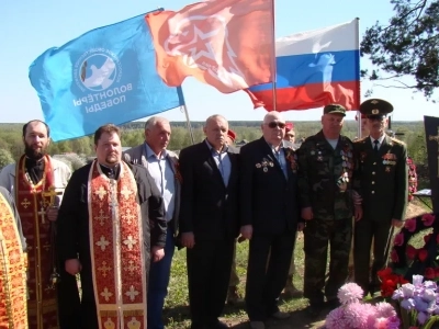 Вечная память воинам, жизнь свою за Веру и Отечество положившим ! В преддверии 74-й годовщины со Дня победы в Великой Отечественной Войне, в селе Старые Бобовичи молитвенно почтили память воинов-освободителей, погребенных на кладбище села