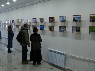 «И был вечер, и было утро: день седьмой» Экспозиция Епархиальной фотовыставки открылась в Новозыбковской библиотеке