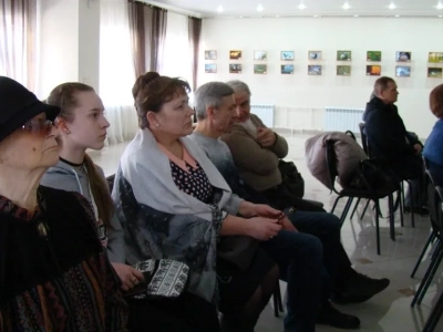 «И был вечер, и было утро: день седьмой» Экспозиция Епархиальной фотовыставки открылась в Новозыбковской библиотеке